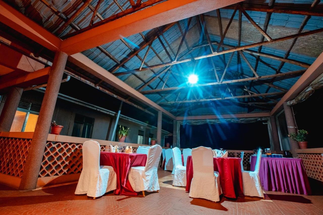 Santa Maria Hotel Εντέμπε Εξωτερικό φωτογραφία