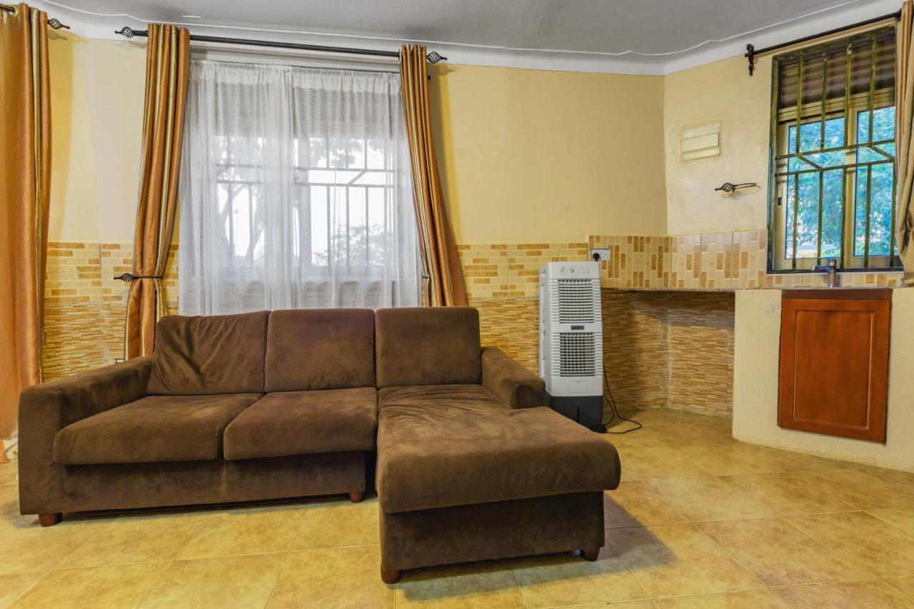 Santa Maria Hotel Εντέμπε Εξωτερικό φωτογραφία